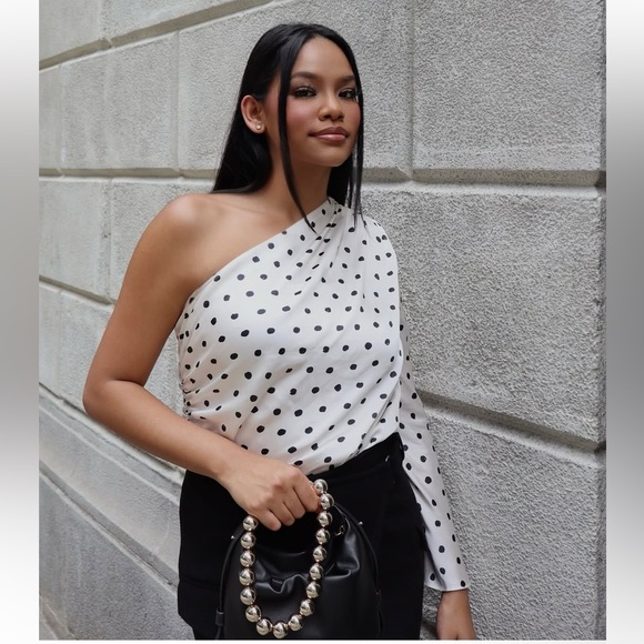 ZARA ASYMMETRIC POLKA DOT SHOULDER PAD TOP - Picture 2 of 12